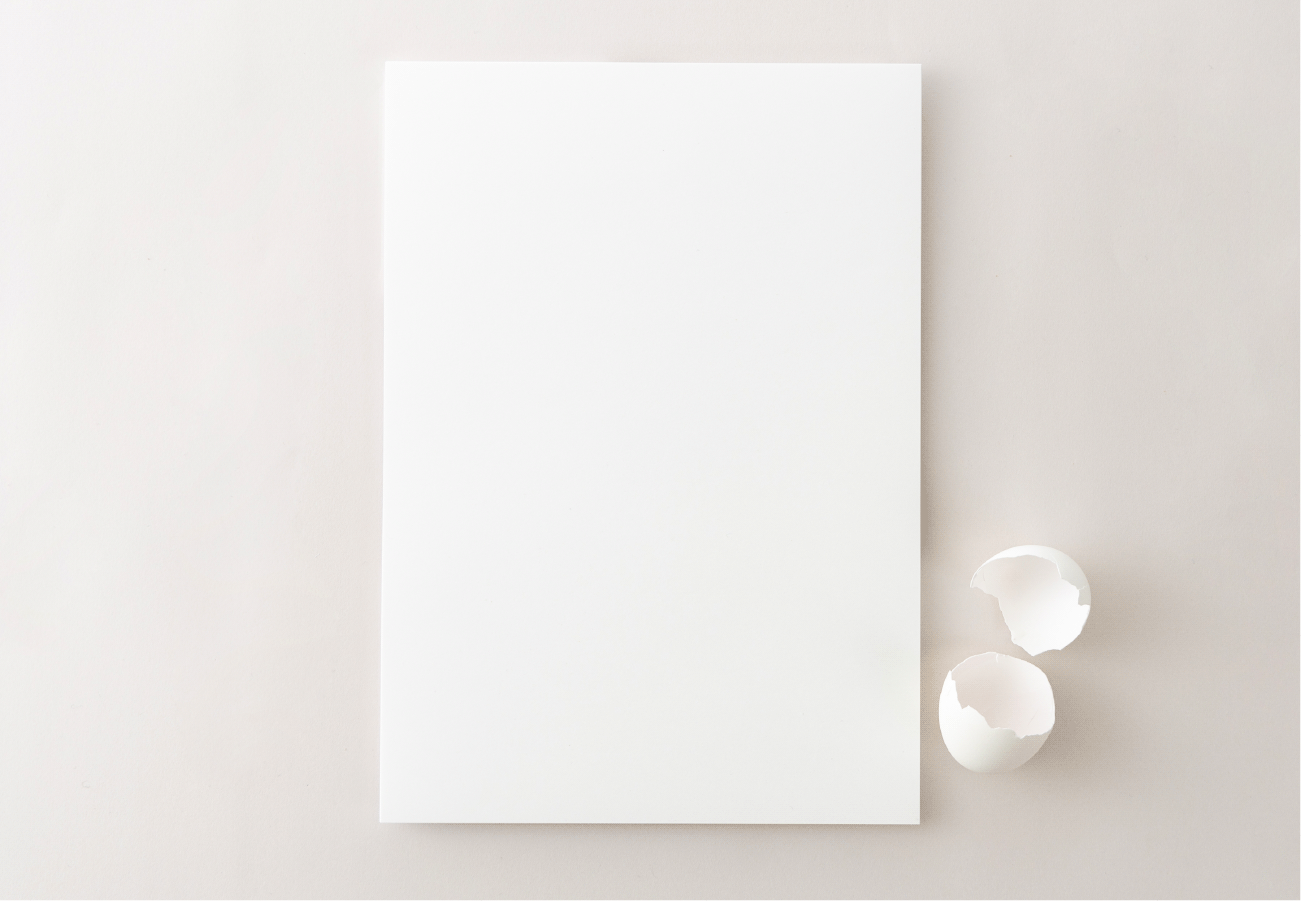 たま殻CoC名刺用紙の全体画像｜FSC森林認証パルプを原料に卵の殻10％を配合したアップサイクル紙名刺用紙で生成りの風合いと高品質な紙質により企業名刺やショップカード、診察券制作など幅広いビジネス用途に適した環境配慮型用紙製品